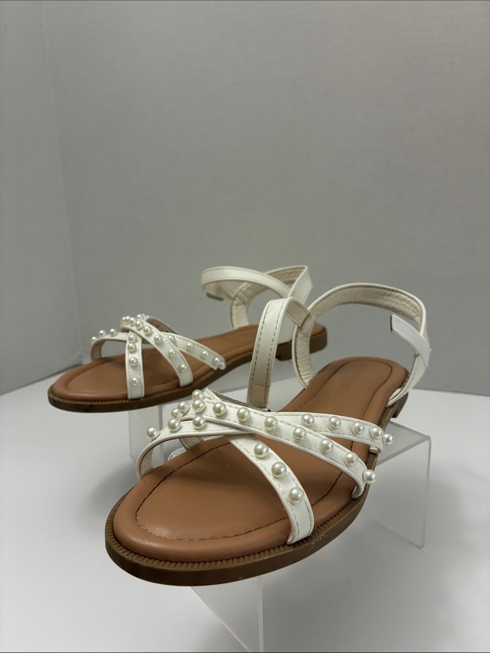 Madden Girl Women’s White Pearl-Embellished Strappy Sandals size 5